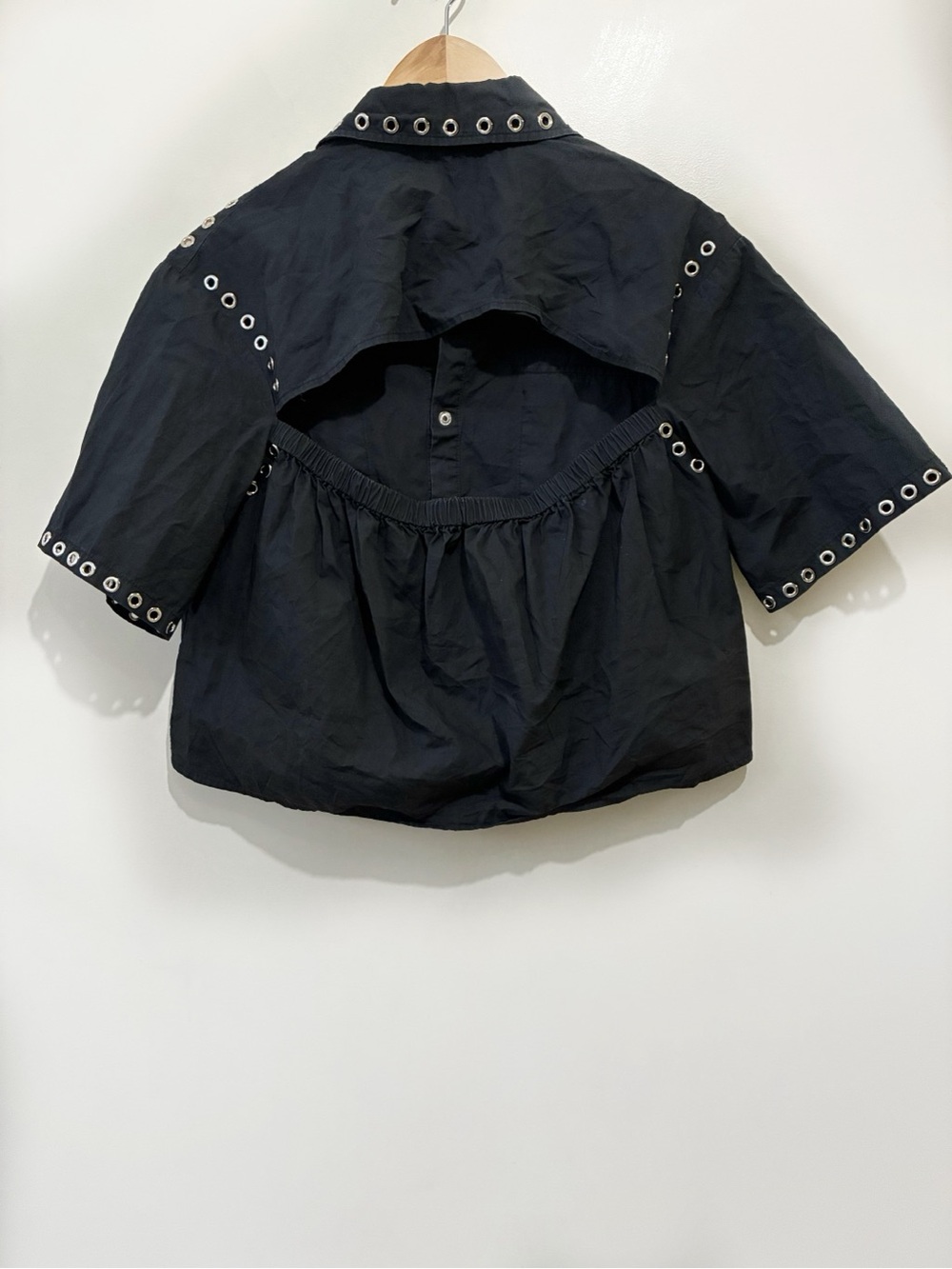 Kate Hewko Short Sleeve Grommet Crop Top Open Back Eyelet Shirt Size XS Black - Picture 3 of 8